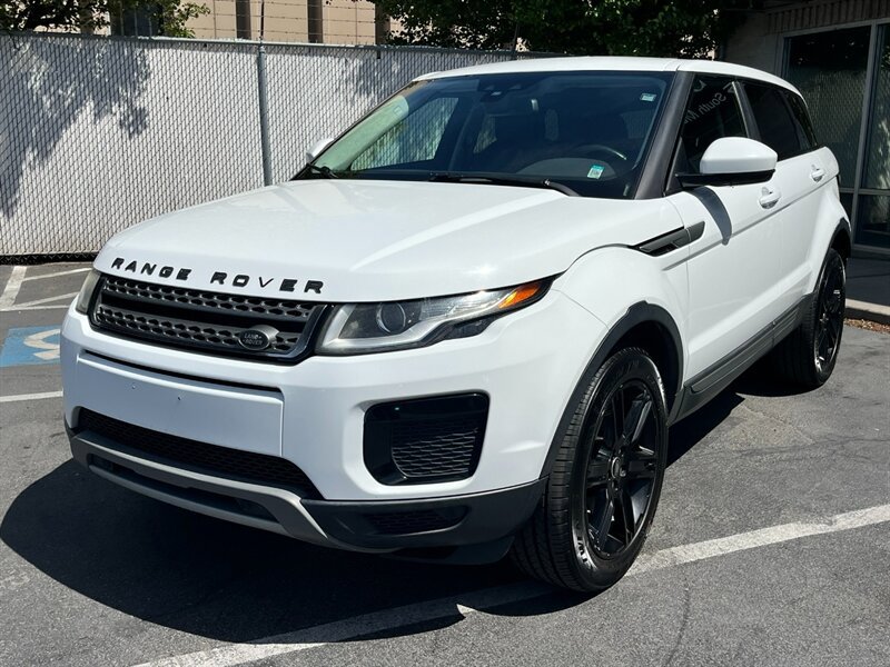 Used 2018 Land Rover Range Rover Evoque SE AWD/4WD image 3