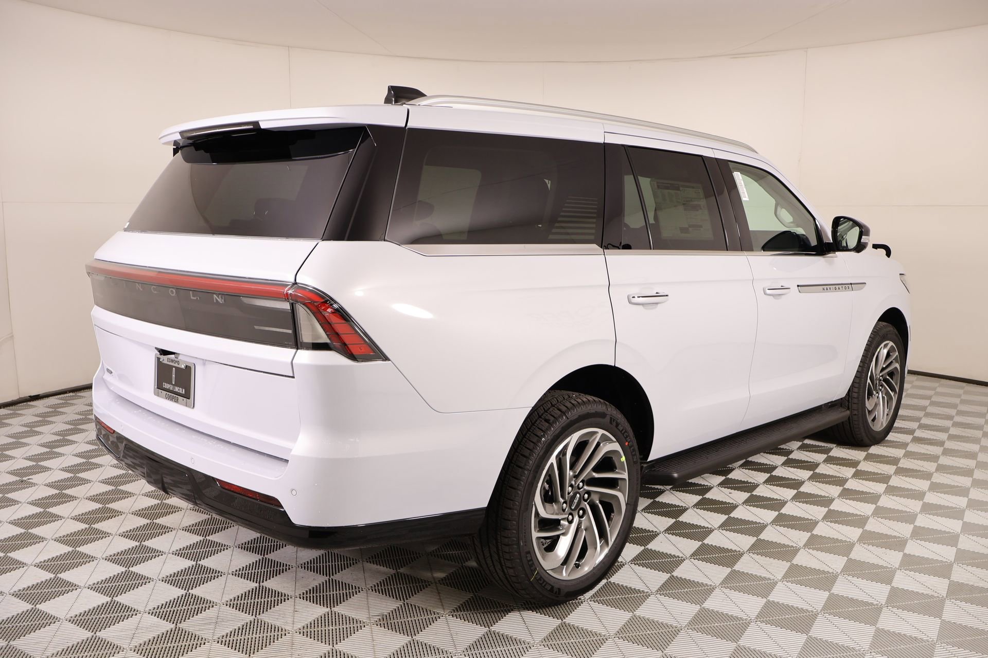 New 2026 Lincoln Navigator Premiere image 21