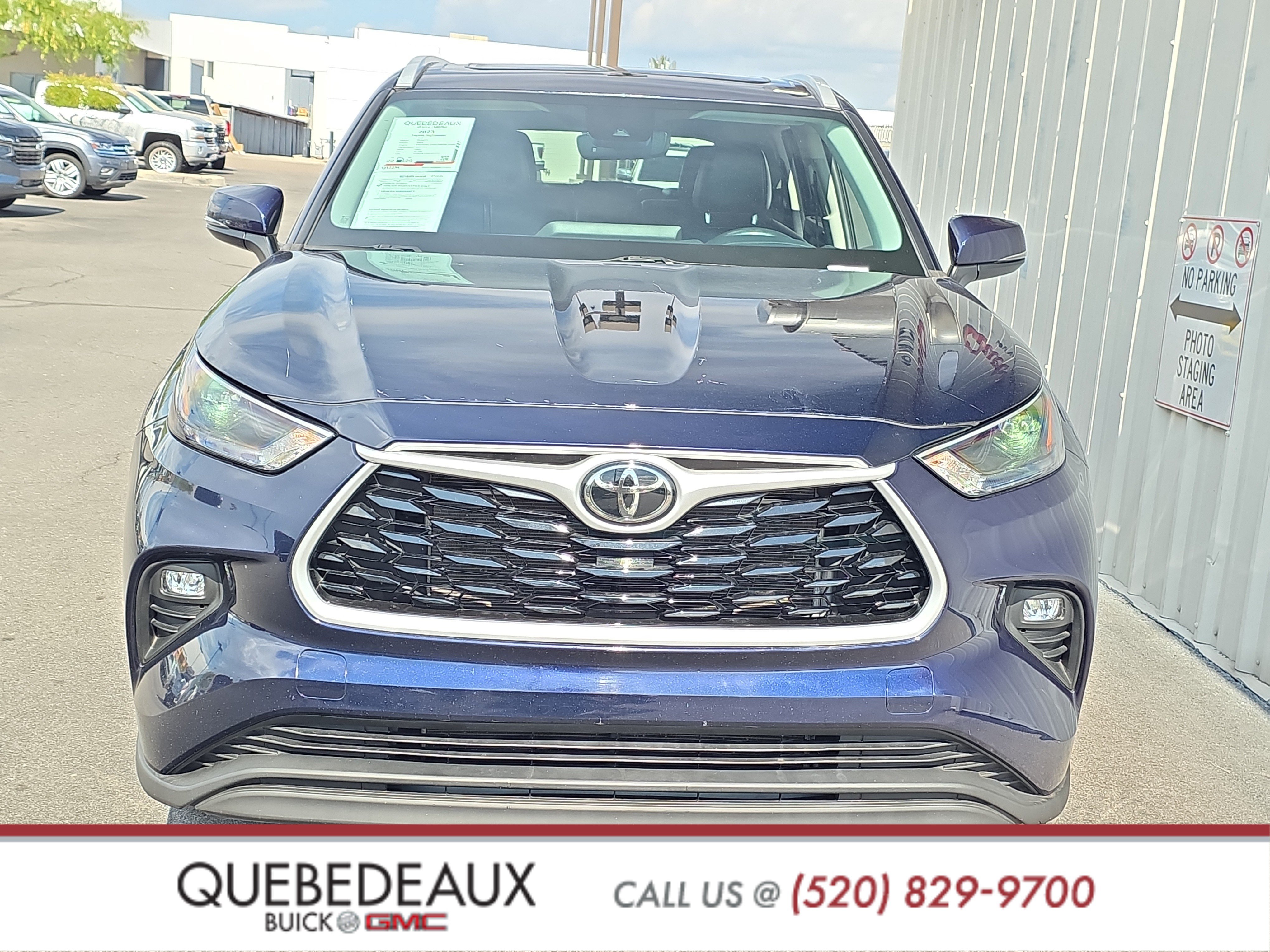Used 2023 Toyota Highlander XLE FWD image 2