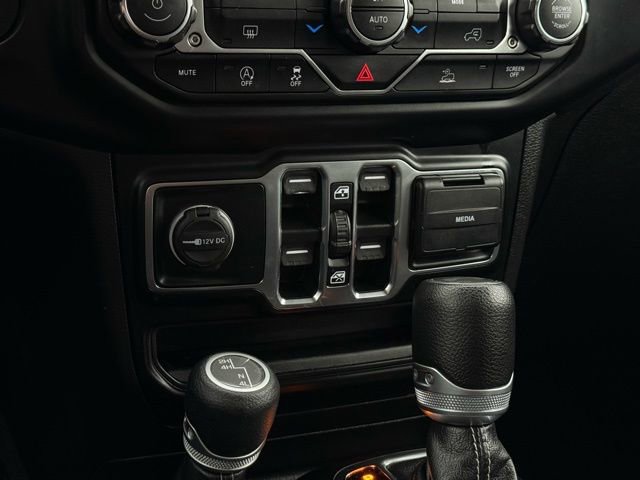 Used 2022 Jeep Wrangler Unlimited Sahara image 25