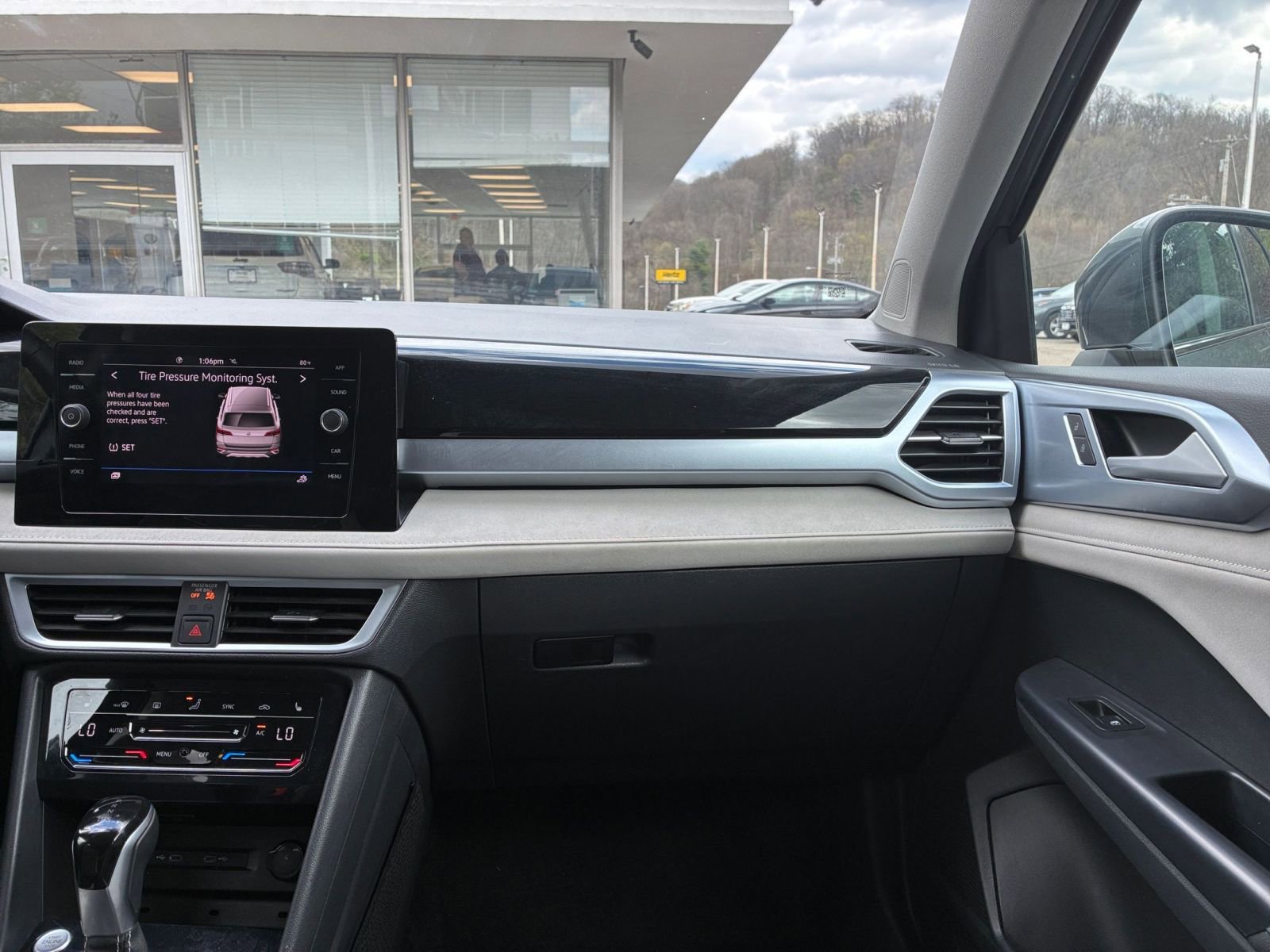 Used 2025 Volkswagen Taos SE FWD image 36