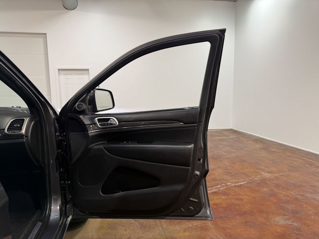 Used 2018 Jeep Grand Cherokee Overland image 56