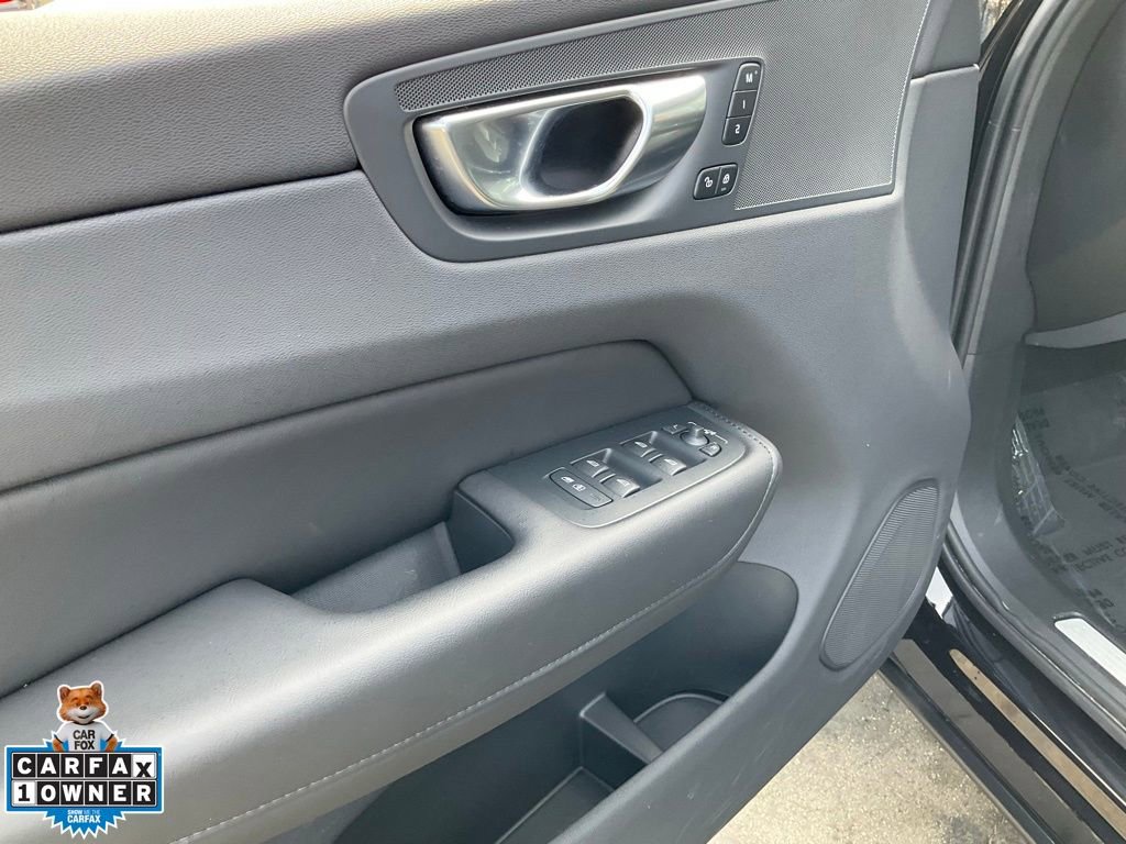 Used 2025 Volvo XC60 B5 Plus image 24