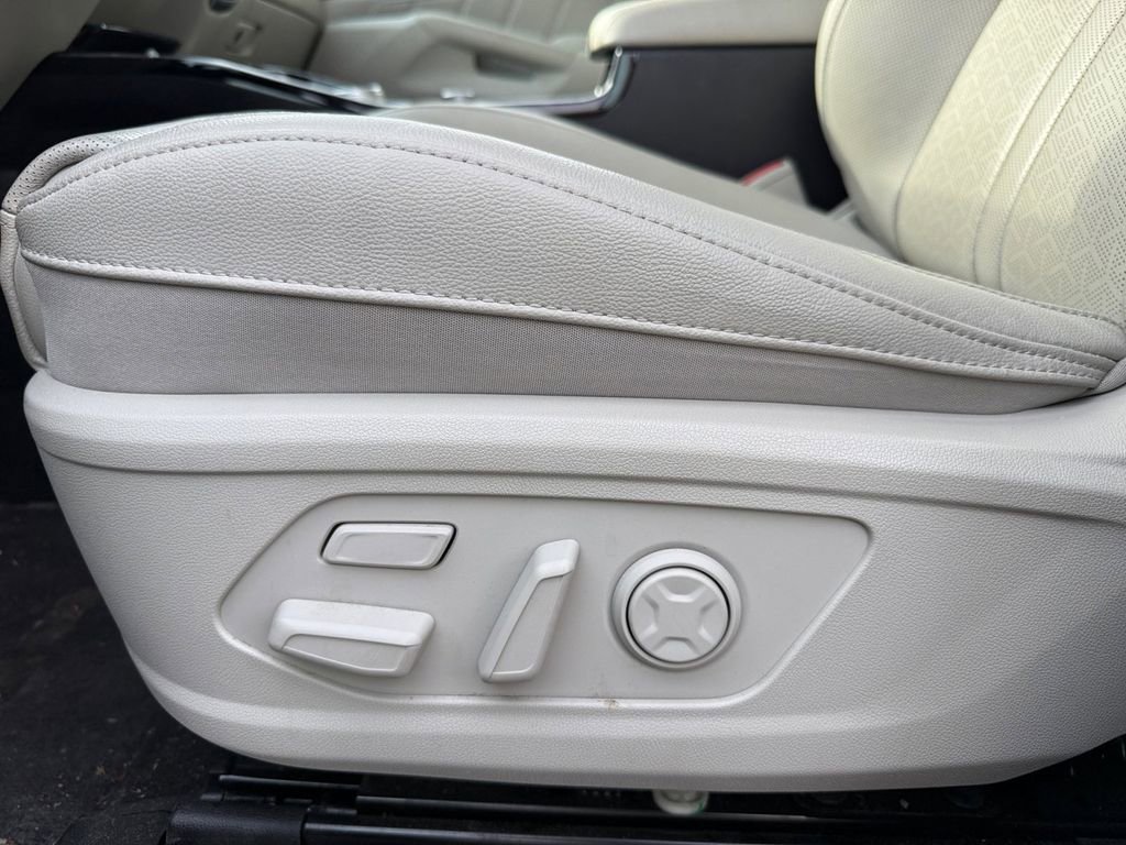 Certified 2022 Kia Sorento SX Prestige w/ Panoramic Sunroof Package image 13