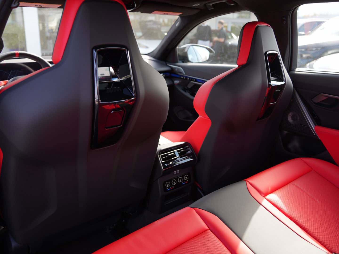 New 2026 BMW M5 AWD w/ Carbon Package image 11