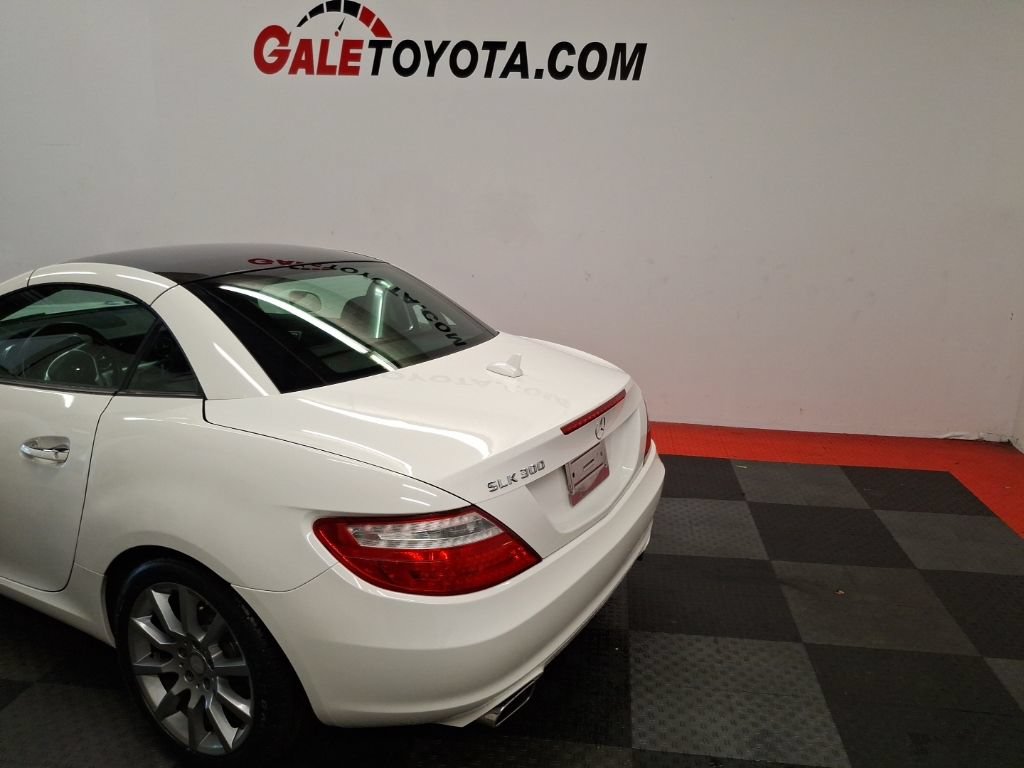 Used 2016 Mercedes-Benz SLK 300 image 7