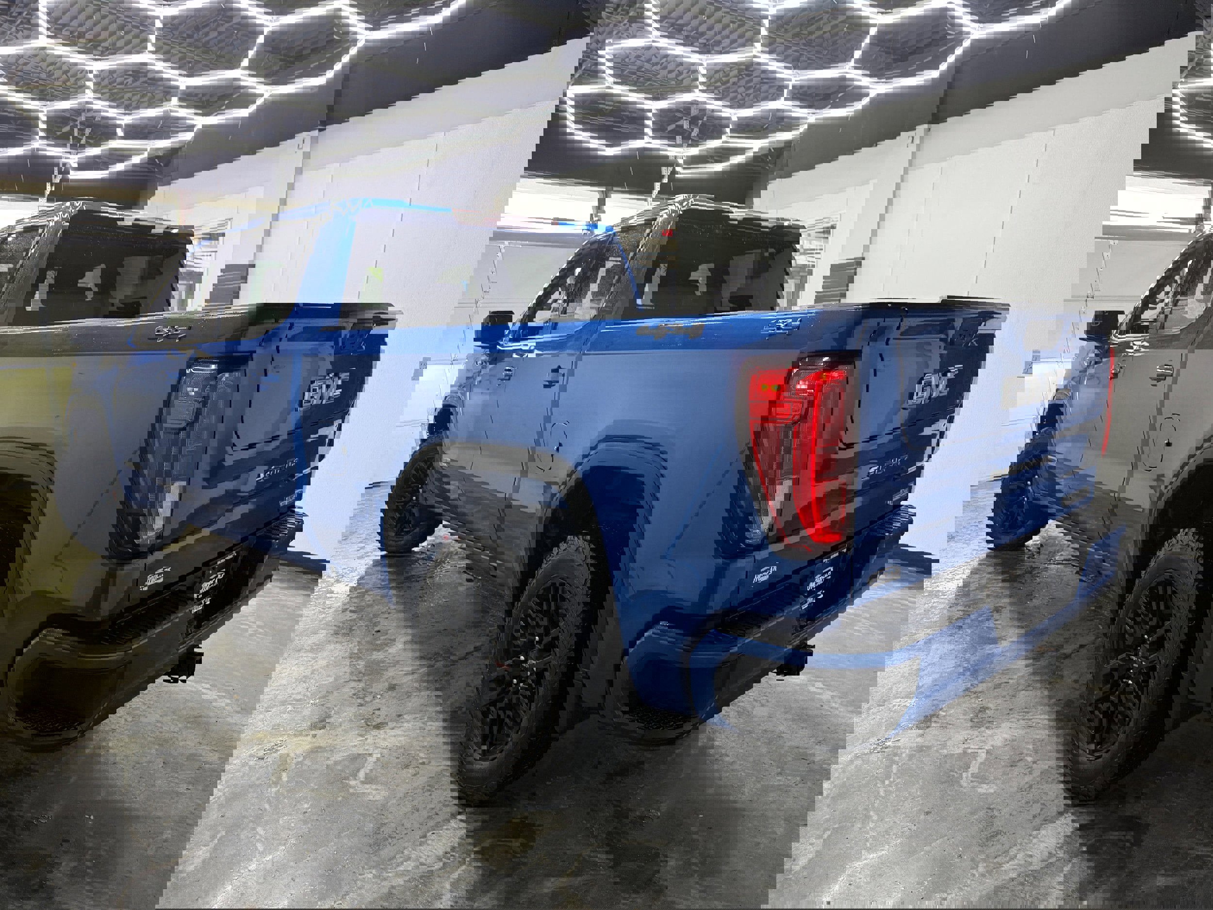 Used 2022 GMC Sierra 1500 Elevation image 3
