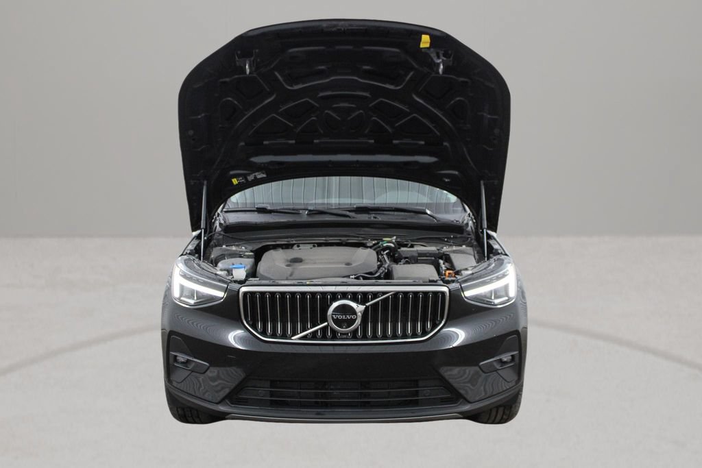 Used 2024 Volvo XC40 B5 Plus AWD/4WD image 42