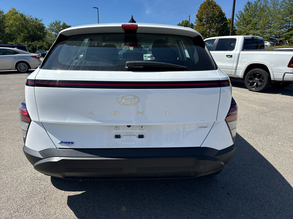 Used 2024 Hyundai Kona SE AWD/4WD image 6