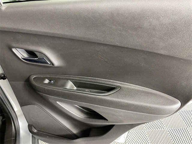 Used 2019 Chevrolet Trax LT w/ Redline Edition image 25