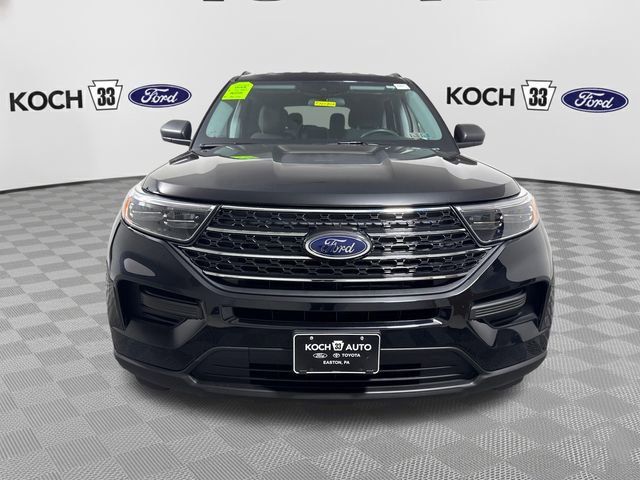 Used 2023 Ford Explorer XLT image 2