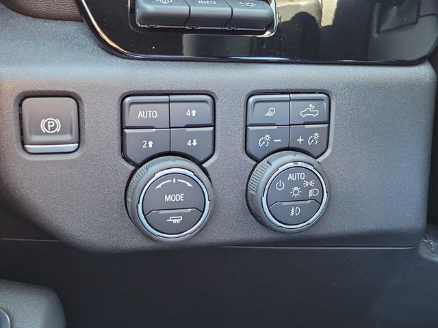 Used 2025 Chevrolet Silverado 1500 High Country AWD/4WD image 16
