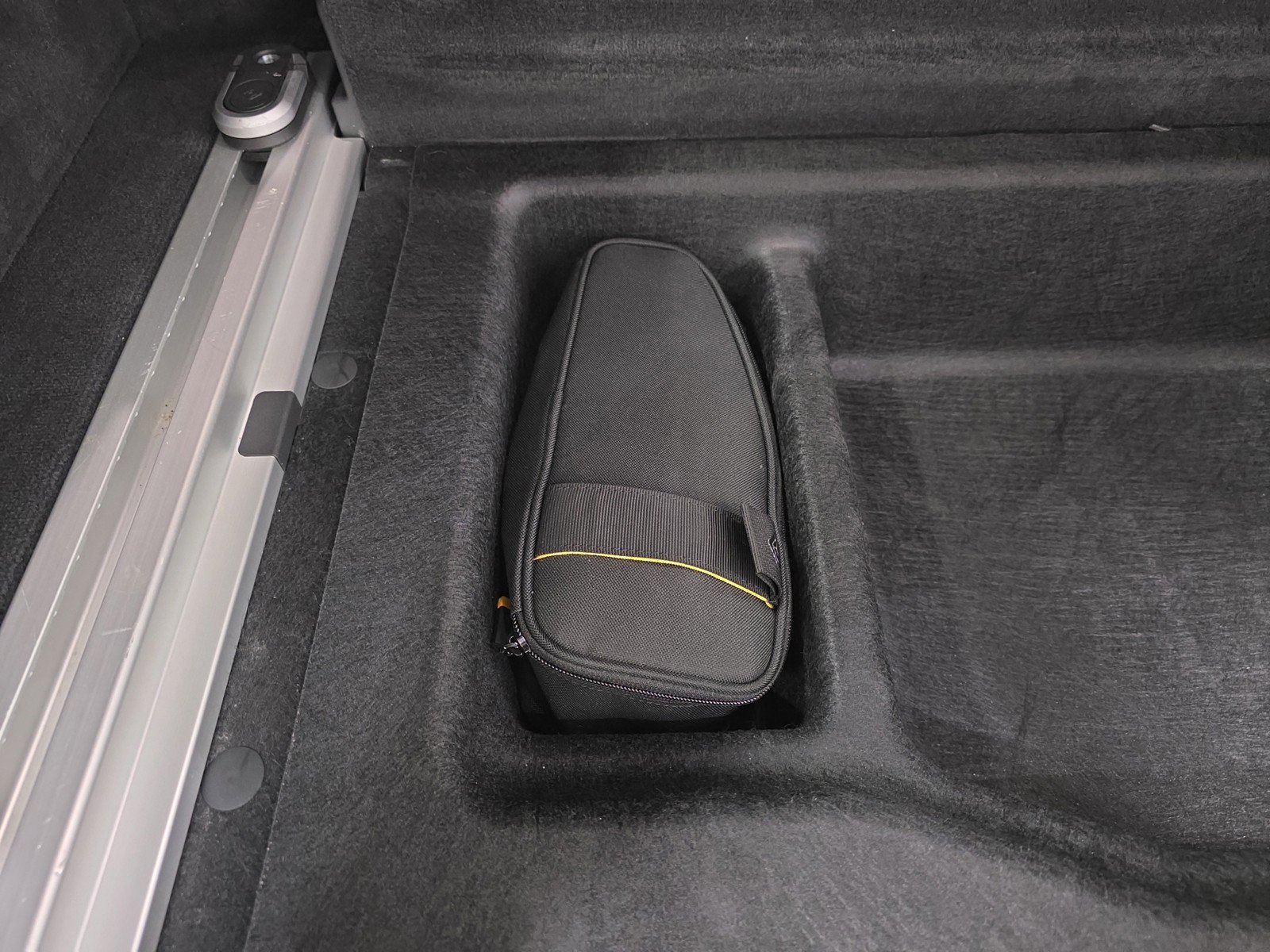 Used 2024 Rivian R1S Adventure AWD/4WD image 34