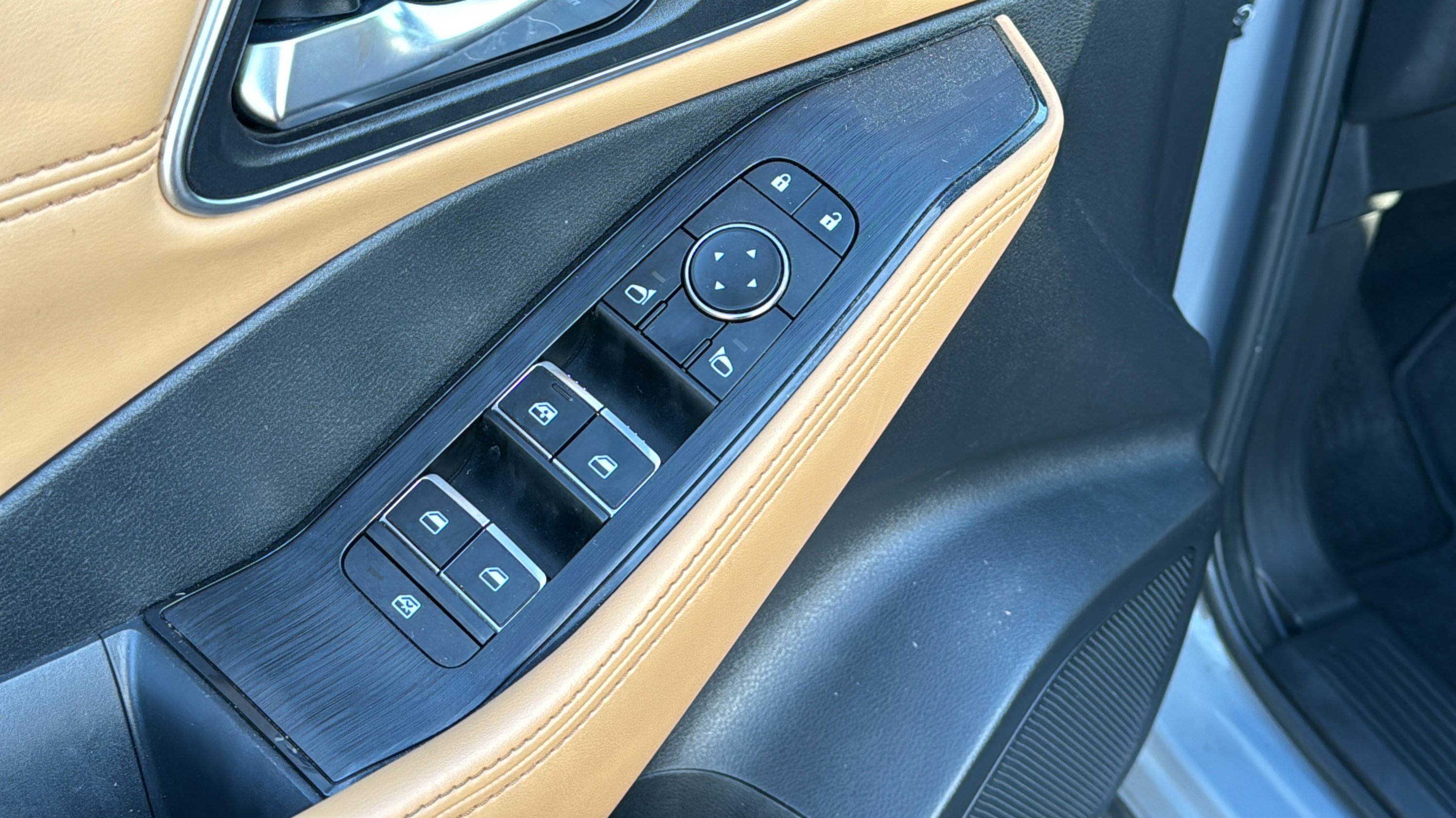 Used 2021 Nissan Rogue Platinum image 19