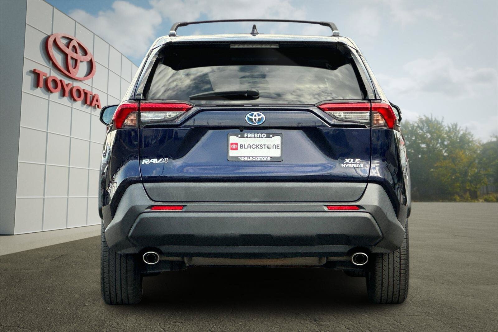 Certified 2019 Toyota RAV4 XLE w/ Convenience Package AWD/4WD image 4