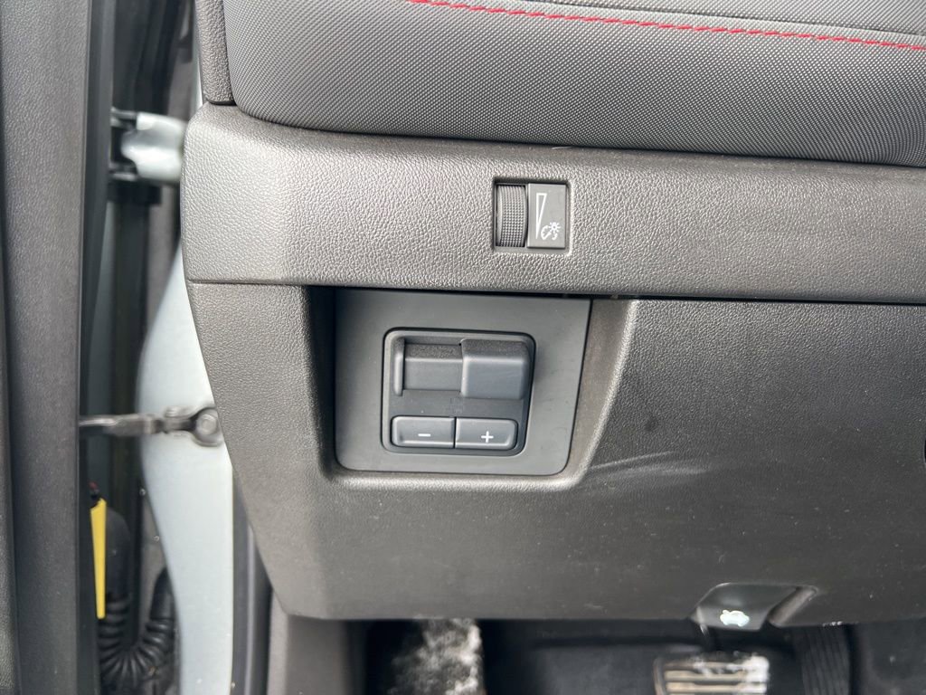 Used 2024 Chevrolet Colorado Z71 w/ Z71 Convenience Package 2 image 17