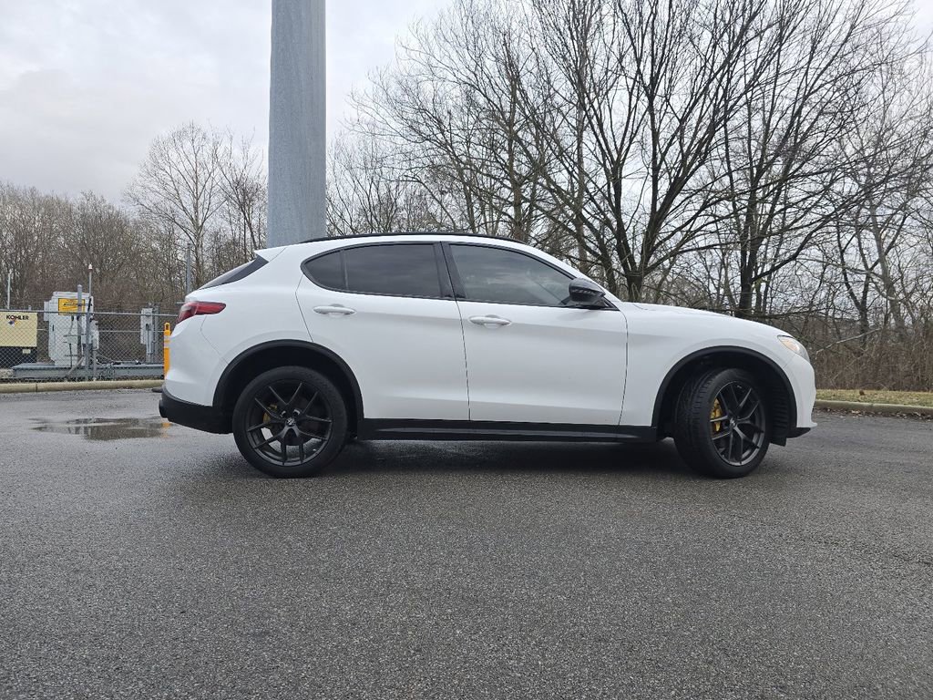 Used 2020 Alfa Romeo Stelvio w/ Nero Edizione image 12