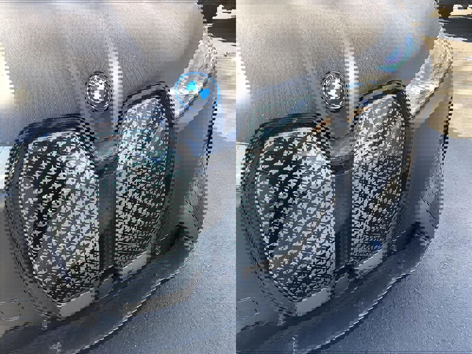 Used 2025 BMW iX xDrive50 w/ Sport Package image 30