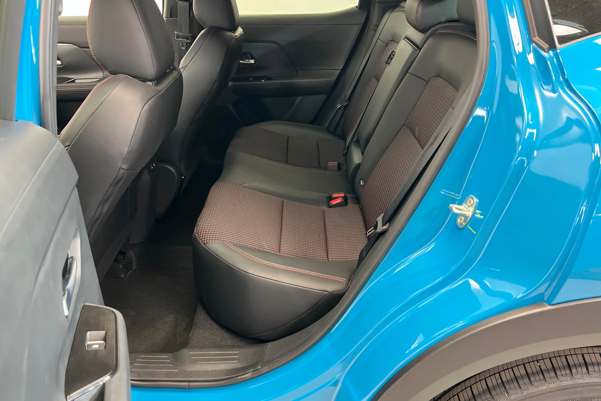 New 2026 Nissan Kicks SR w/ Cold Weather Package AWD/4WD image 21