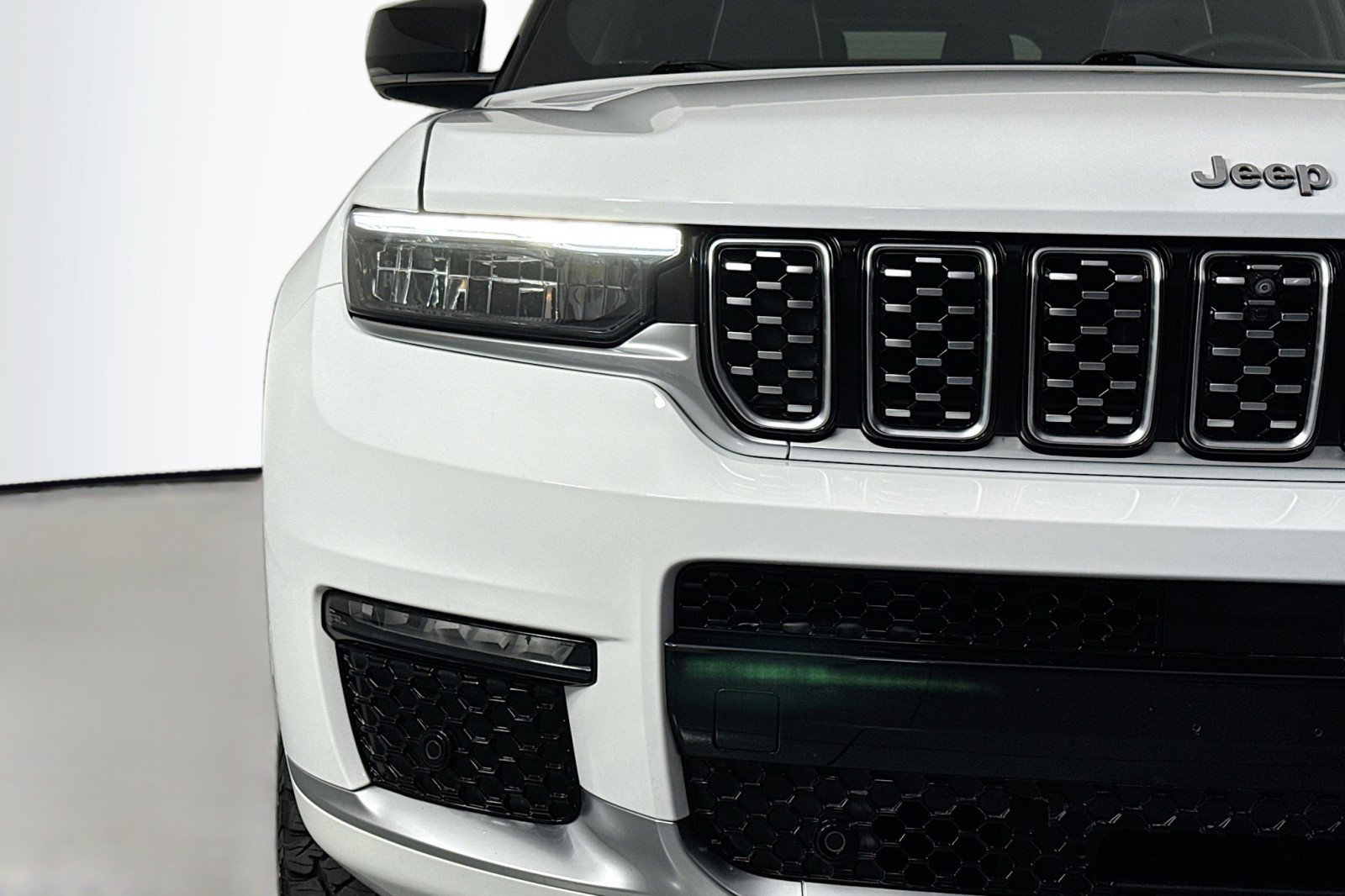 Used 2022 Jeep Grand Cherokee L Summit AWD/4WD image 16