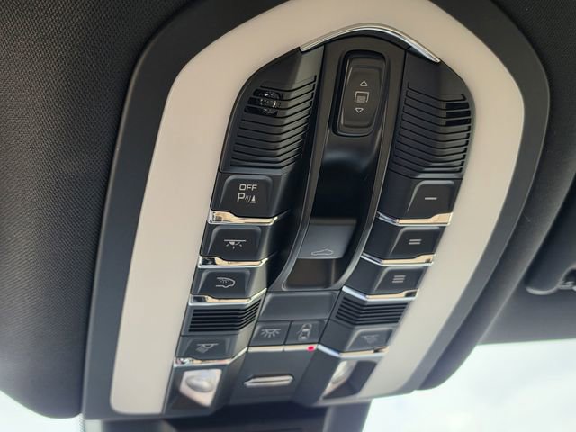 Used 2026 Porsche Macan Turbo AWD/4WD image 24