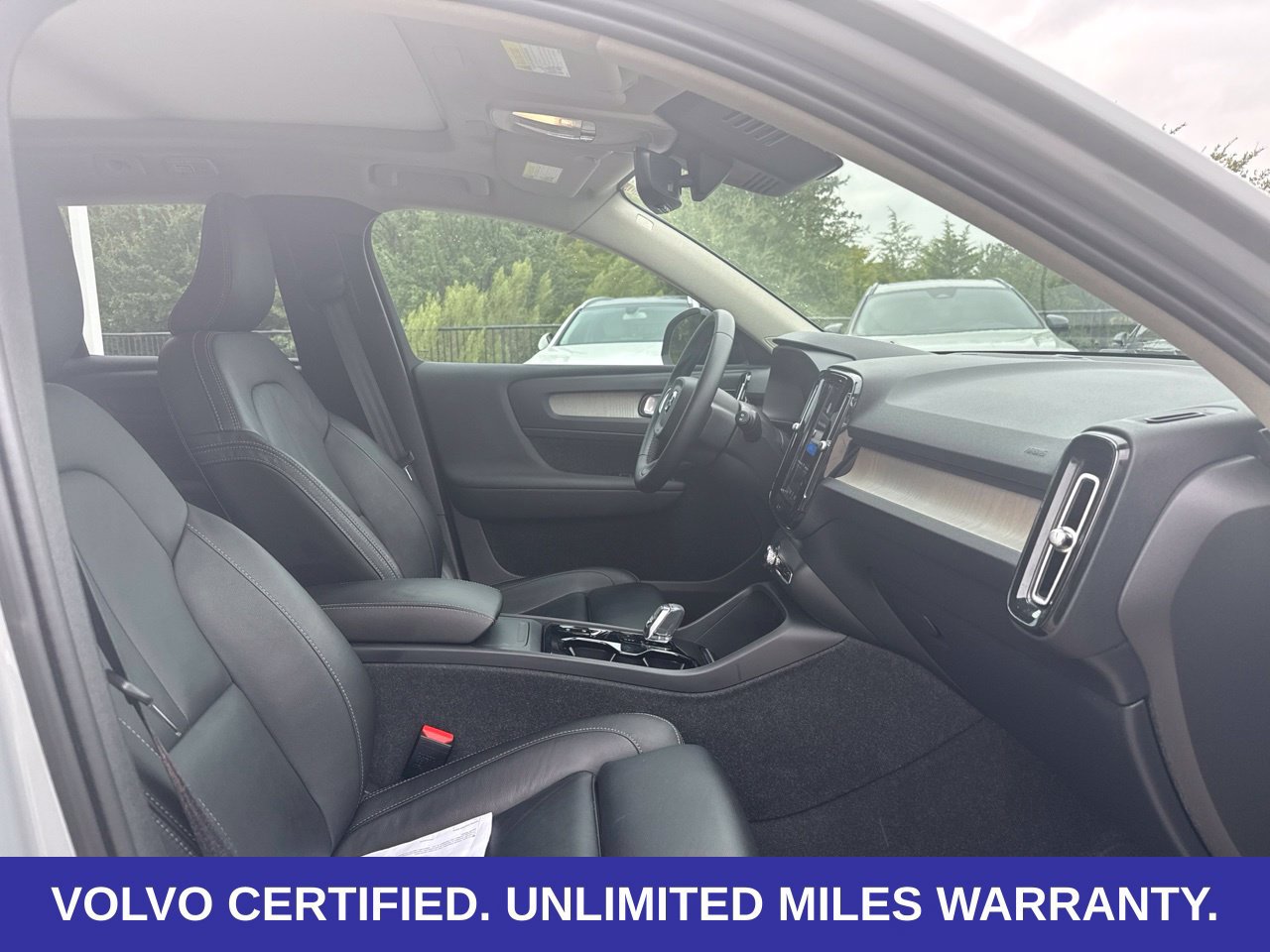 Certified 2024 Volvo XC40 B5 Ultimate w/ Protection Package Premier AWD/4WD image 16