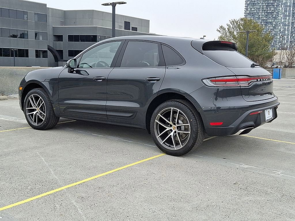 Used 2025 Porsche Macan image 3