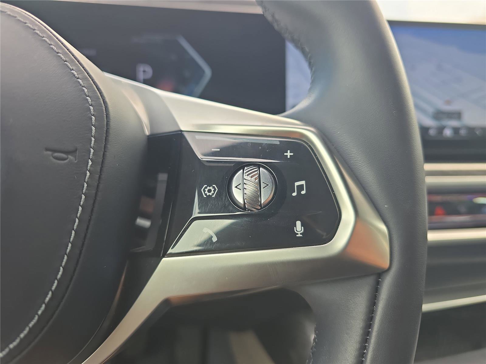 Certified 2025 BMW i7 xDrive60 w/ Executive Package image 23