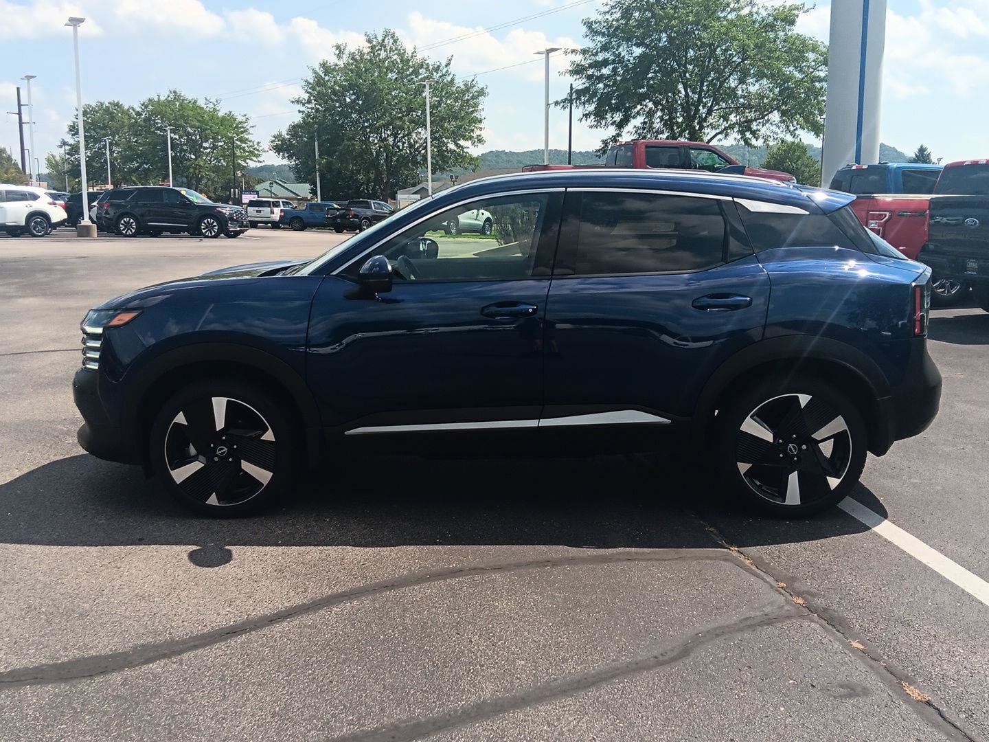 Used 2025 Nissan Kicks SR FWD image 10
