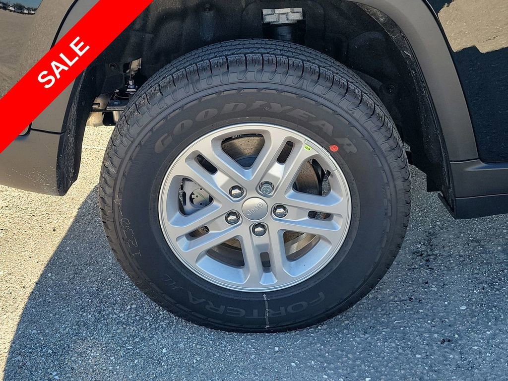 New 2025 Jeep Grand Cherokee Laredo w/ Luxury Tech Group I image 19