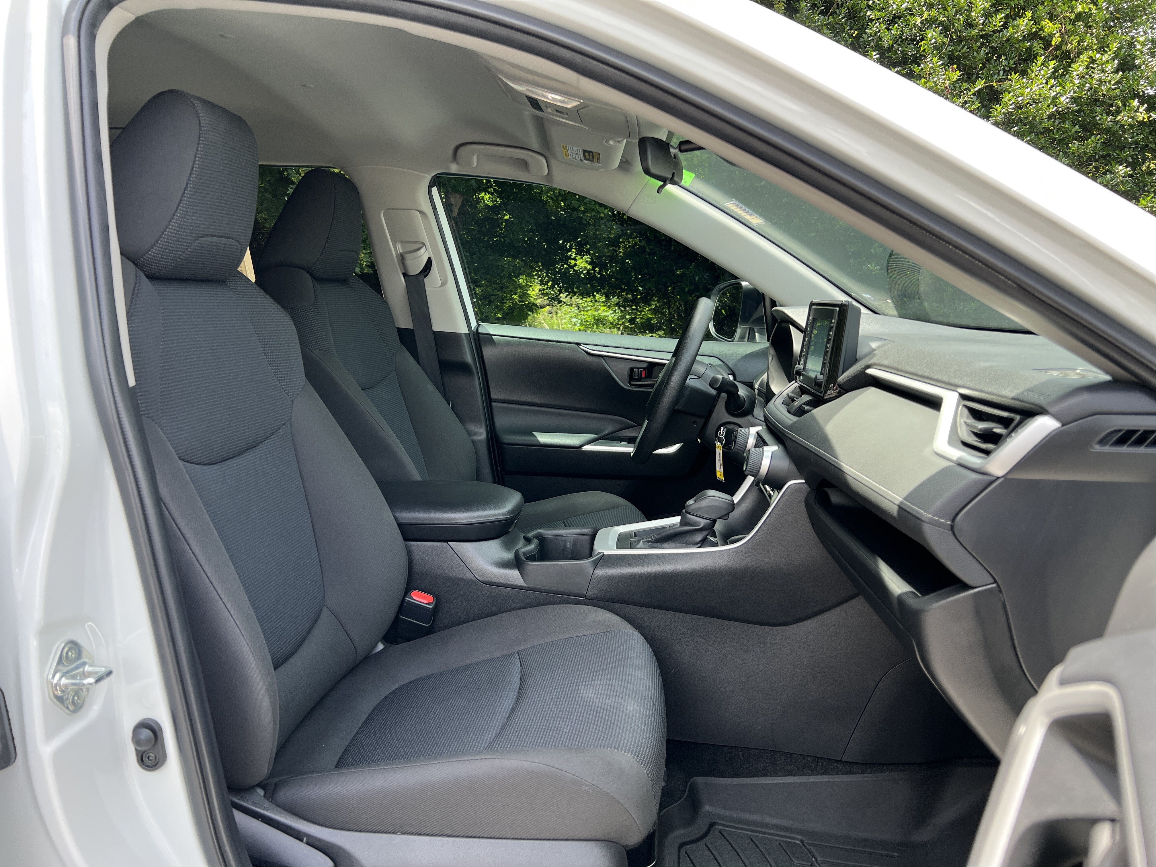 Used 2022 Toyota RAV4 LE FWD image 32