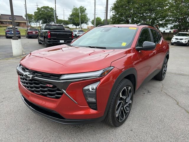 Used 2024 Chevrolet Trax RS w/ Sunroof Package FWD image 8