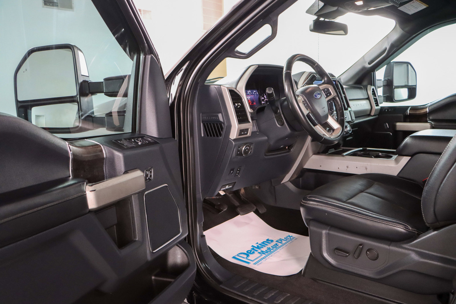 Used 2022 Ford F250 Lariat w/ Lariat Ultimate Package image 3