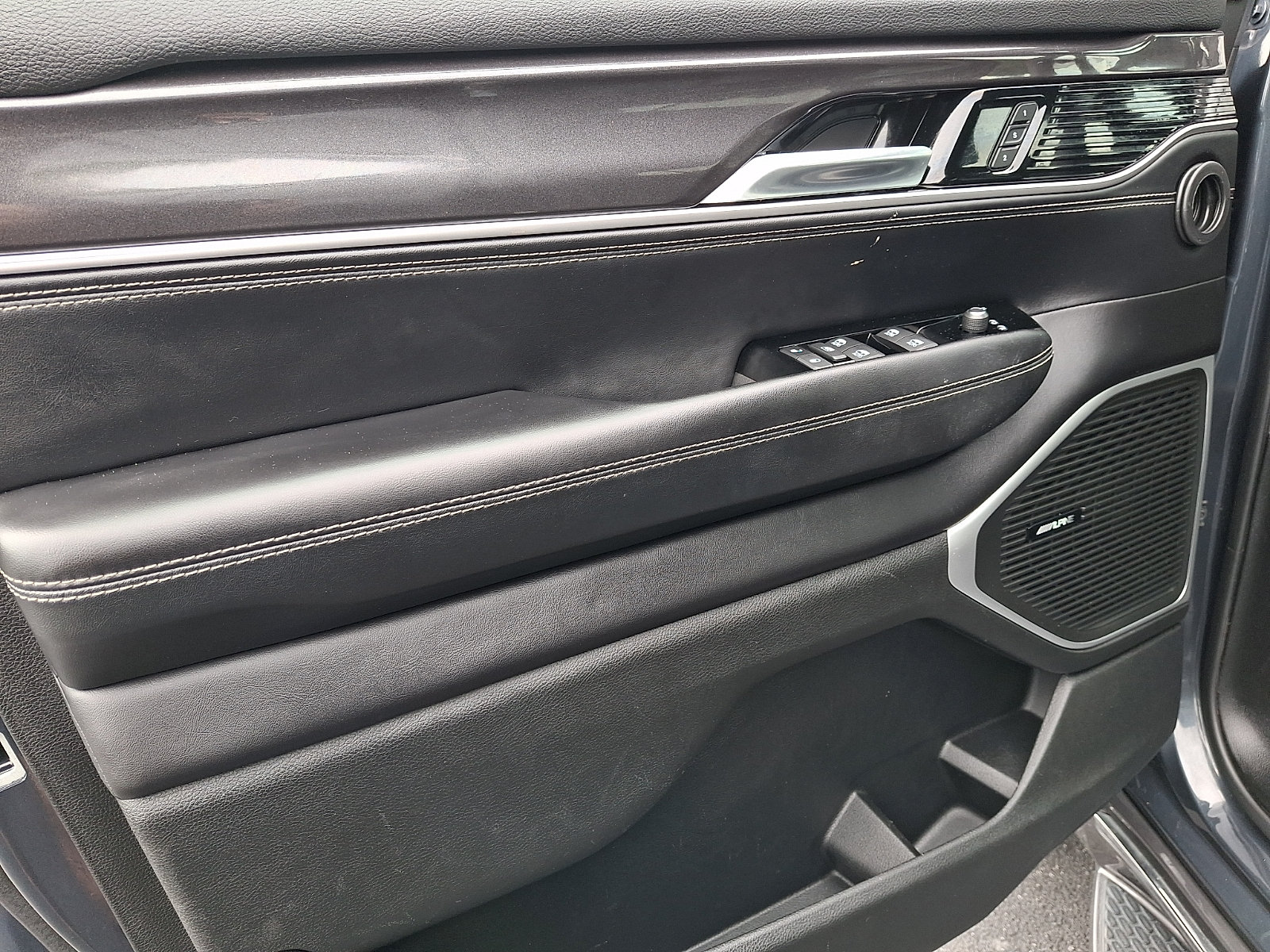 Certified 2022 Jeep Wagoneer Series I AWD/4WD image 13