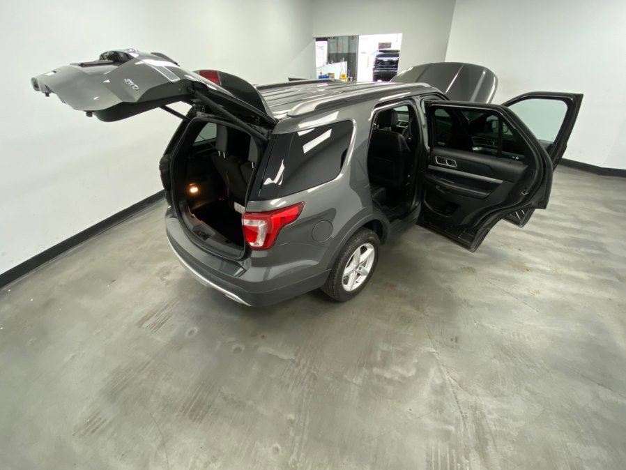 Used 2017 Ford Explorer XLT w/ Equipment Group 202A AWD/4WD image 50