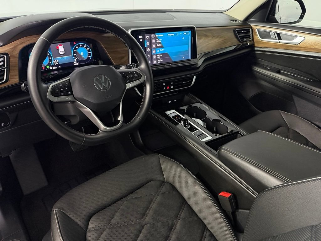 Used 2024 Volkswagen Atlas SE w/ Panoramic Sunroof Package FWD image 13