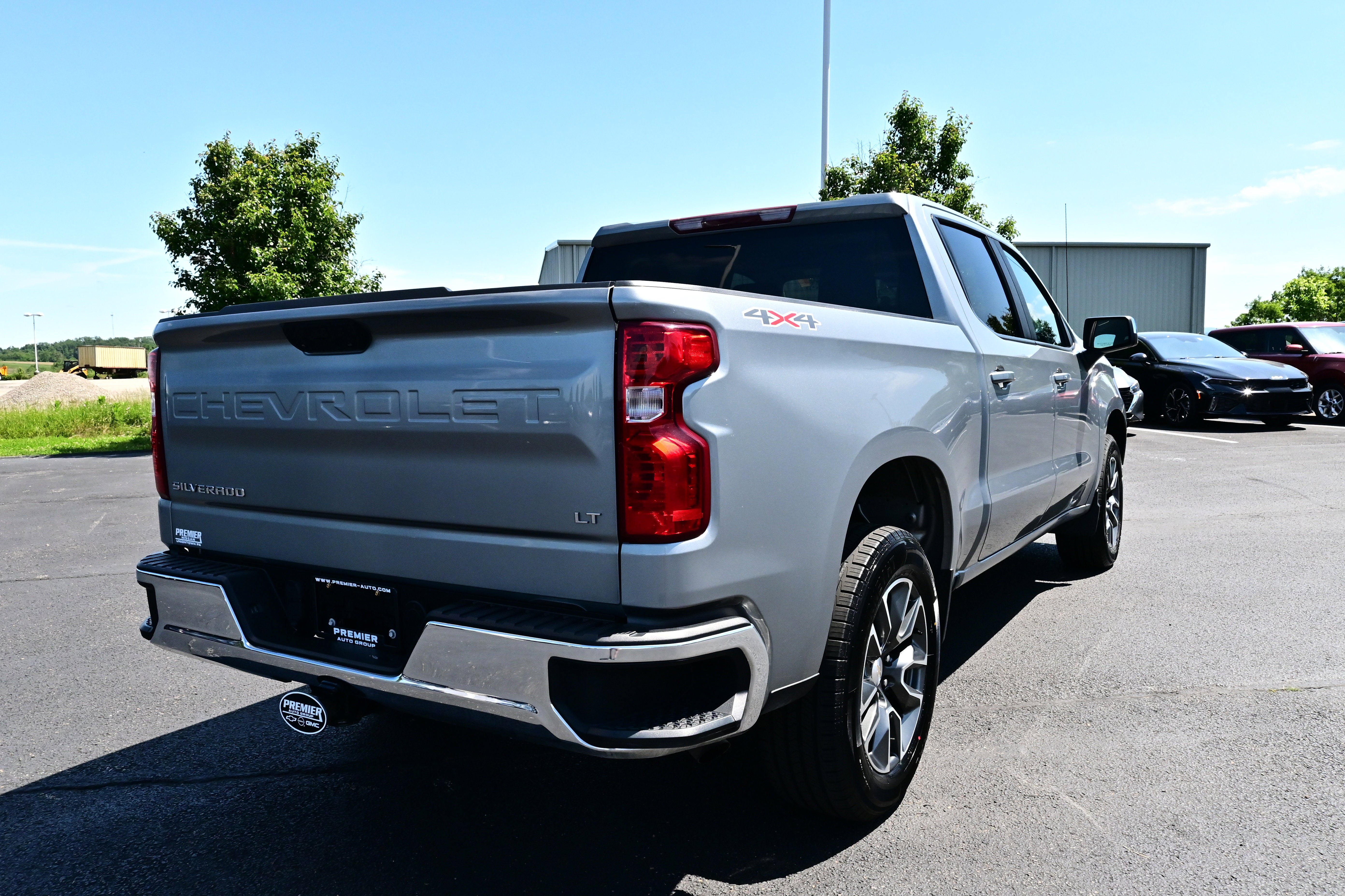 Used 2024 Chevrolet Silverado 1500 LT AWD/4WD image 6