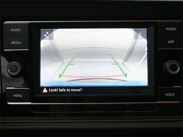 Used 2022 Volkswagen Jetta SE image 3