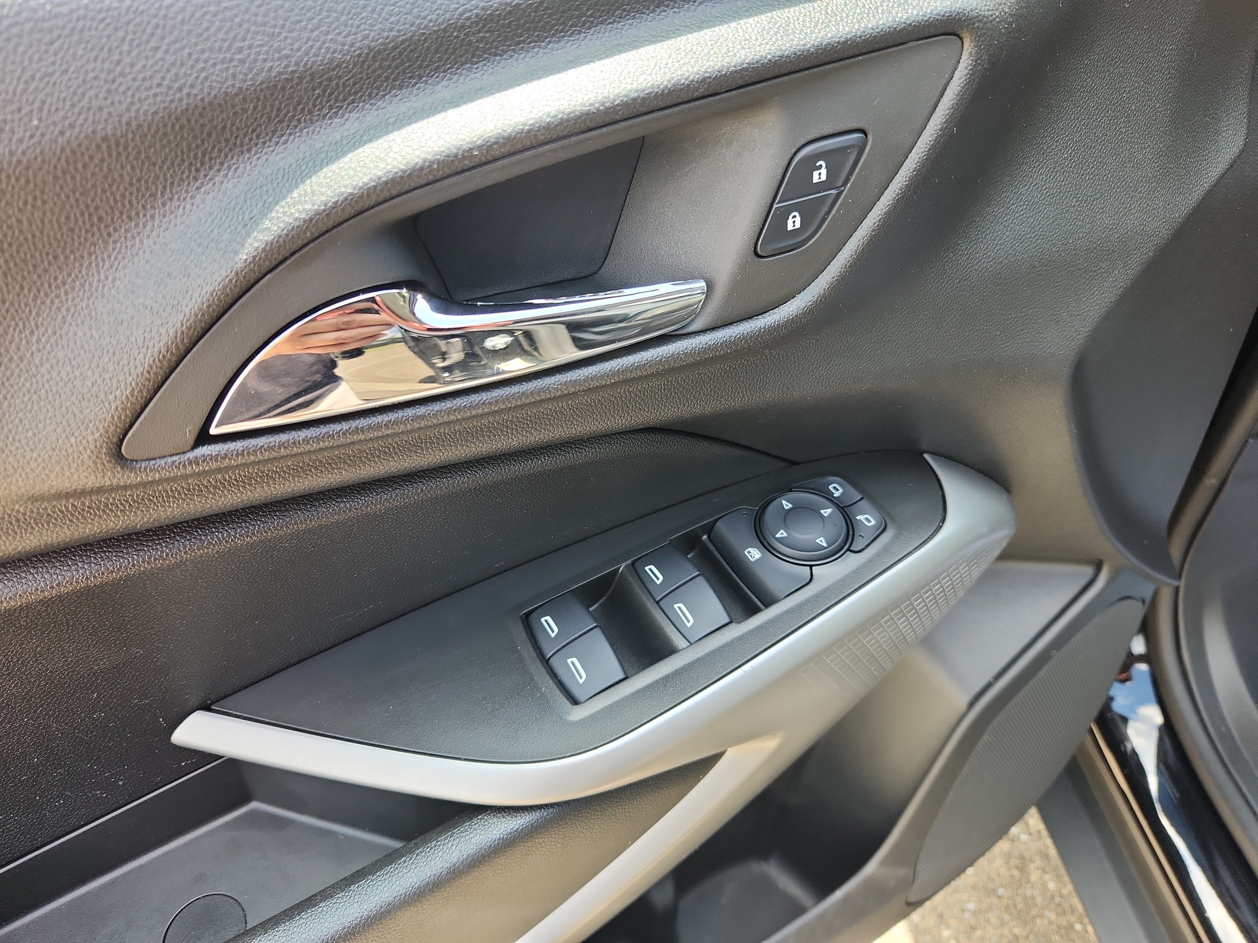 Used 2024 Chevrolet Trax LS w/ Driver Confidence Package FWD image 22