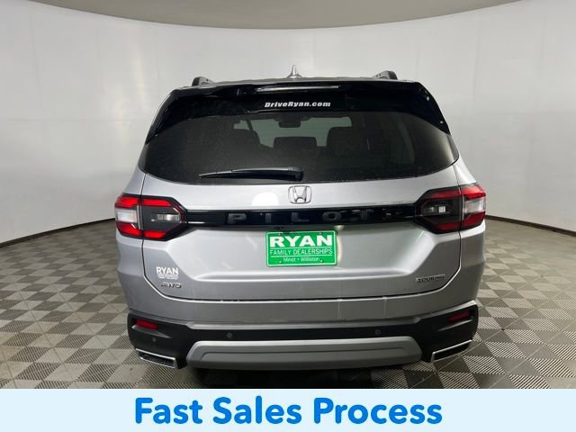 Certified 2025 Honda Pilot Touring image 10