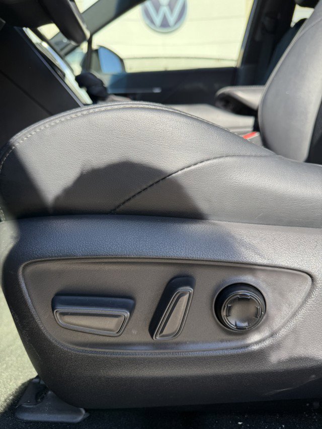 Used 2021 Toyota Venza XLE w/ Softex Package image 12