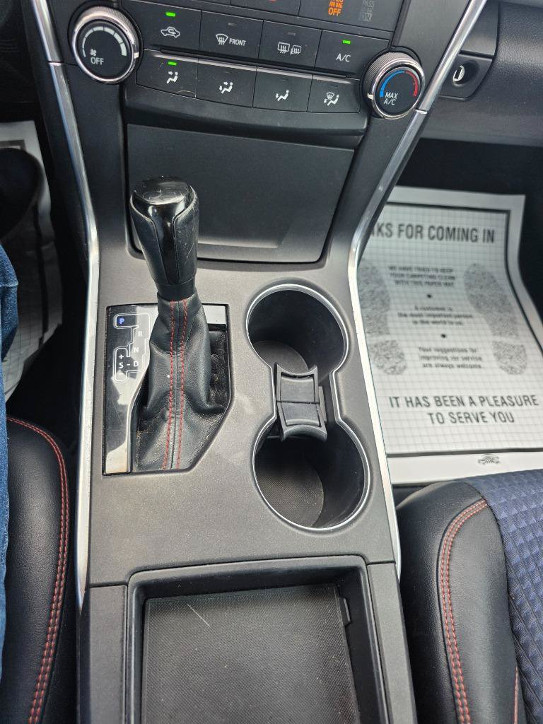 Used 2015 Toyota Camry SE FWD image 16
