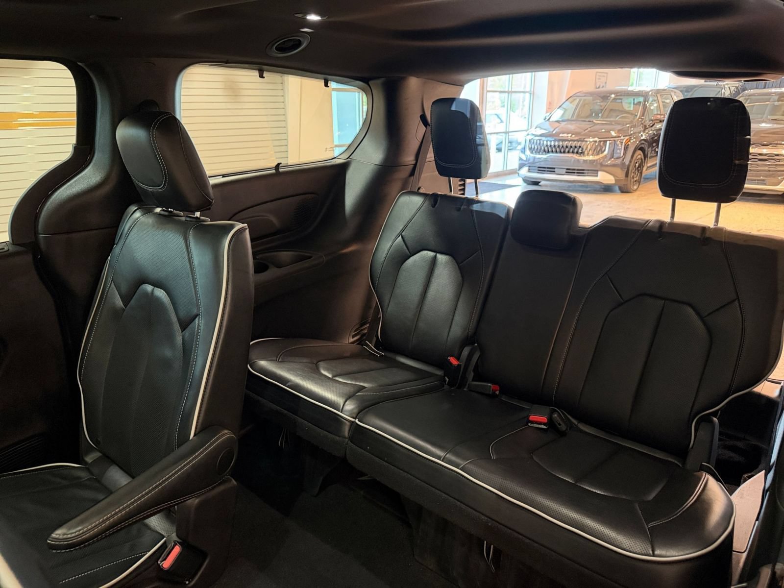 Used 2025 Chrysler Pacifica Limited FWD image 31