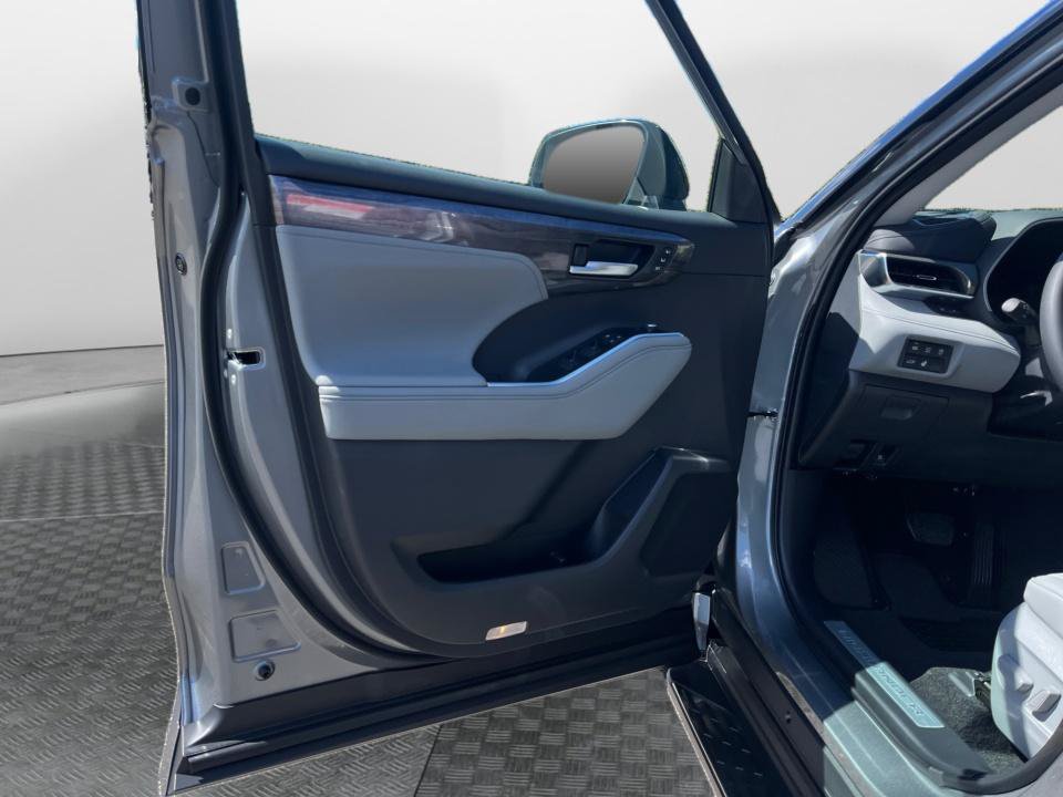 New 2026 Toyota Highlander Limited AWD/4WD image 34