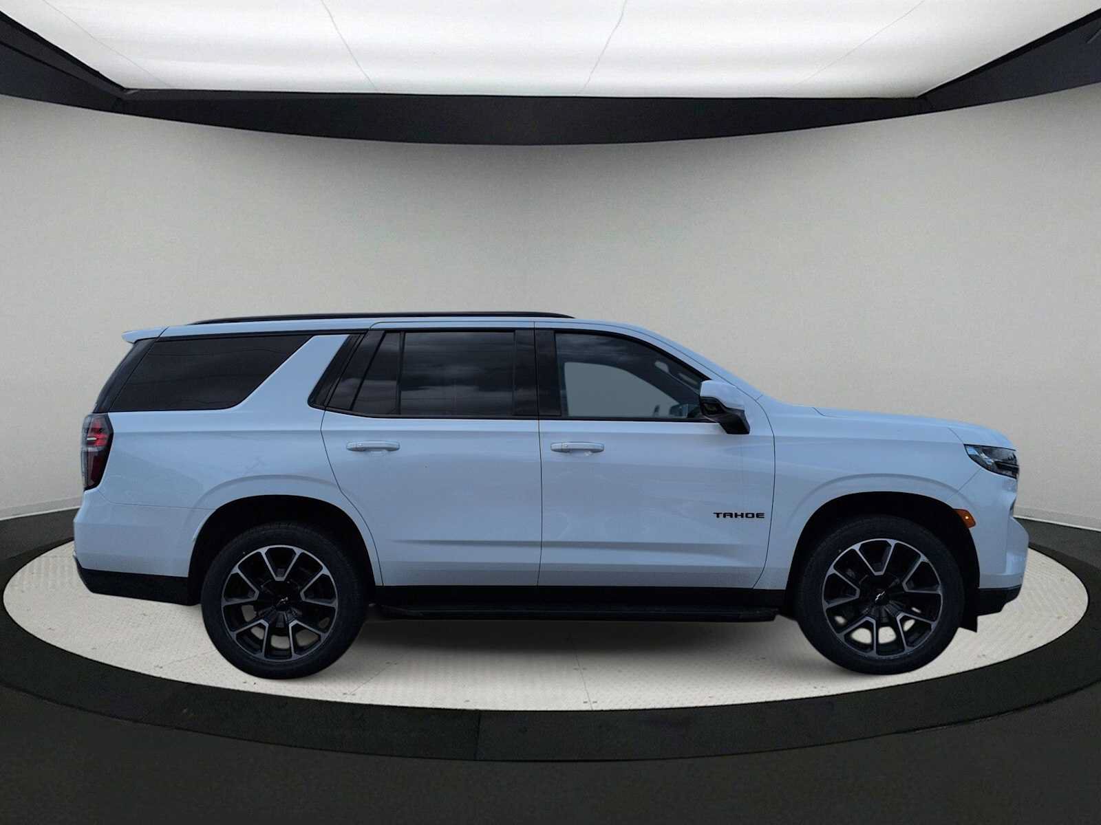 Used 2024 Chevrolet Tahoe RST w/ Luxury Package AWD/4WD image 9