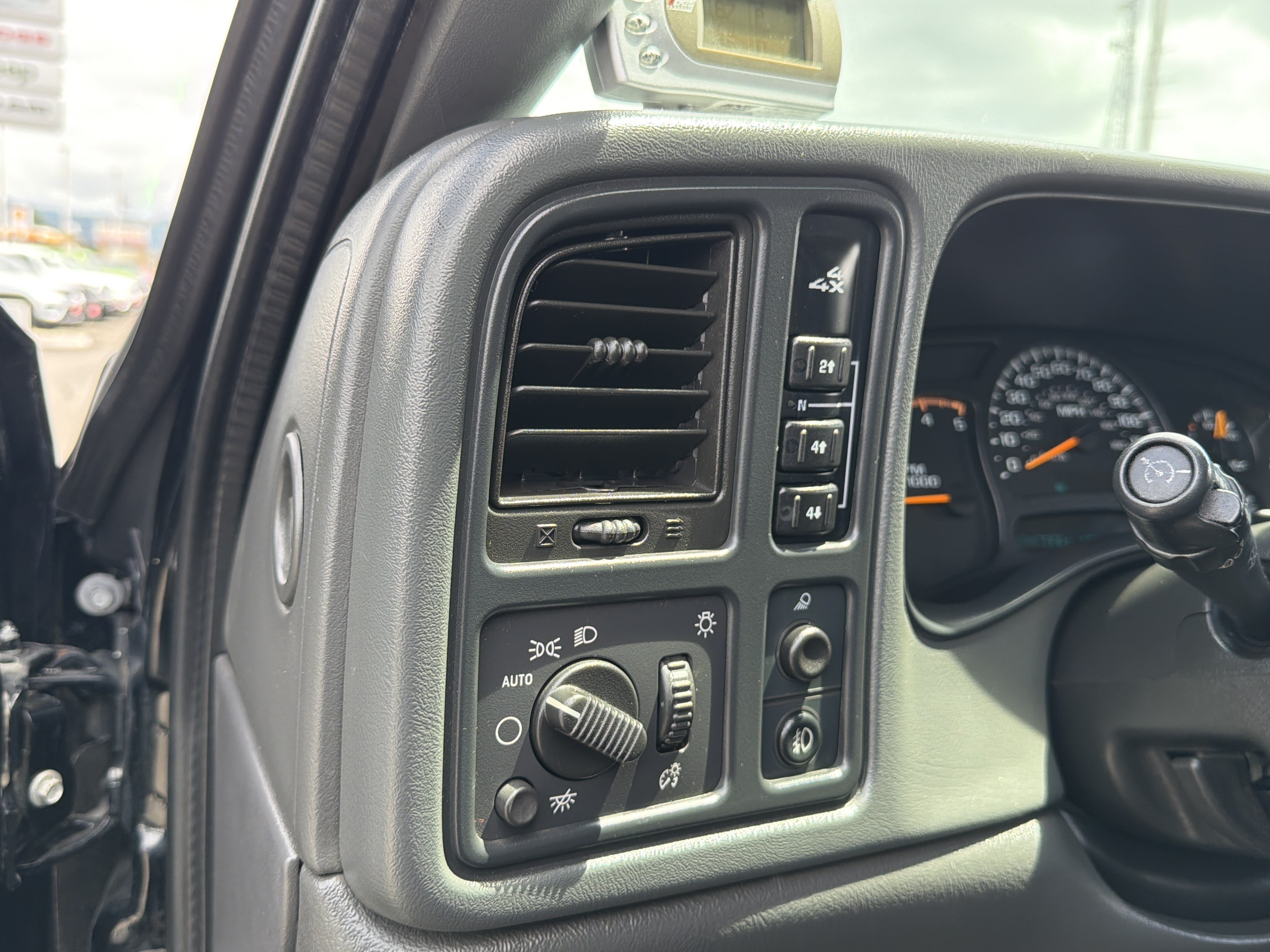Used 2005 Chevrolet Silverado 2500 LT w/ Heavy-Duty Power Package AWD/4WD image 15