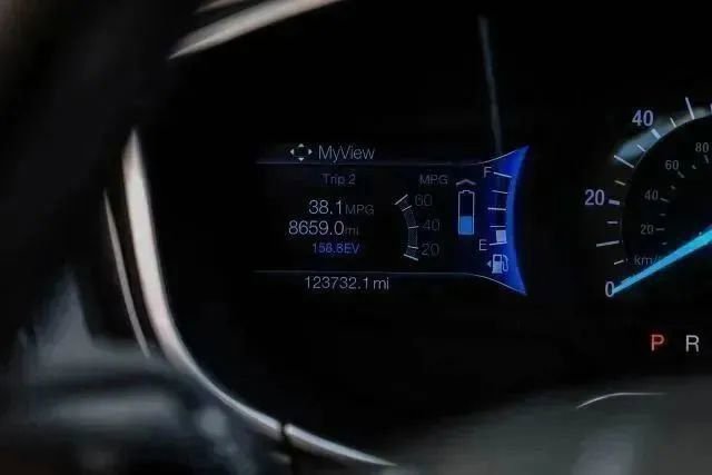 Used 2016 Ford Fusion SE w/ Equipment Group 502A image 25