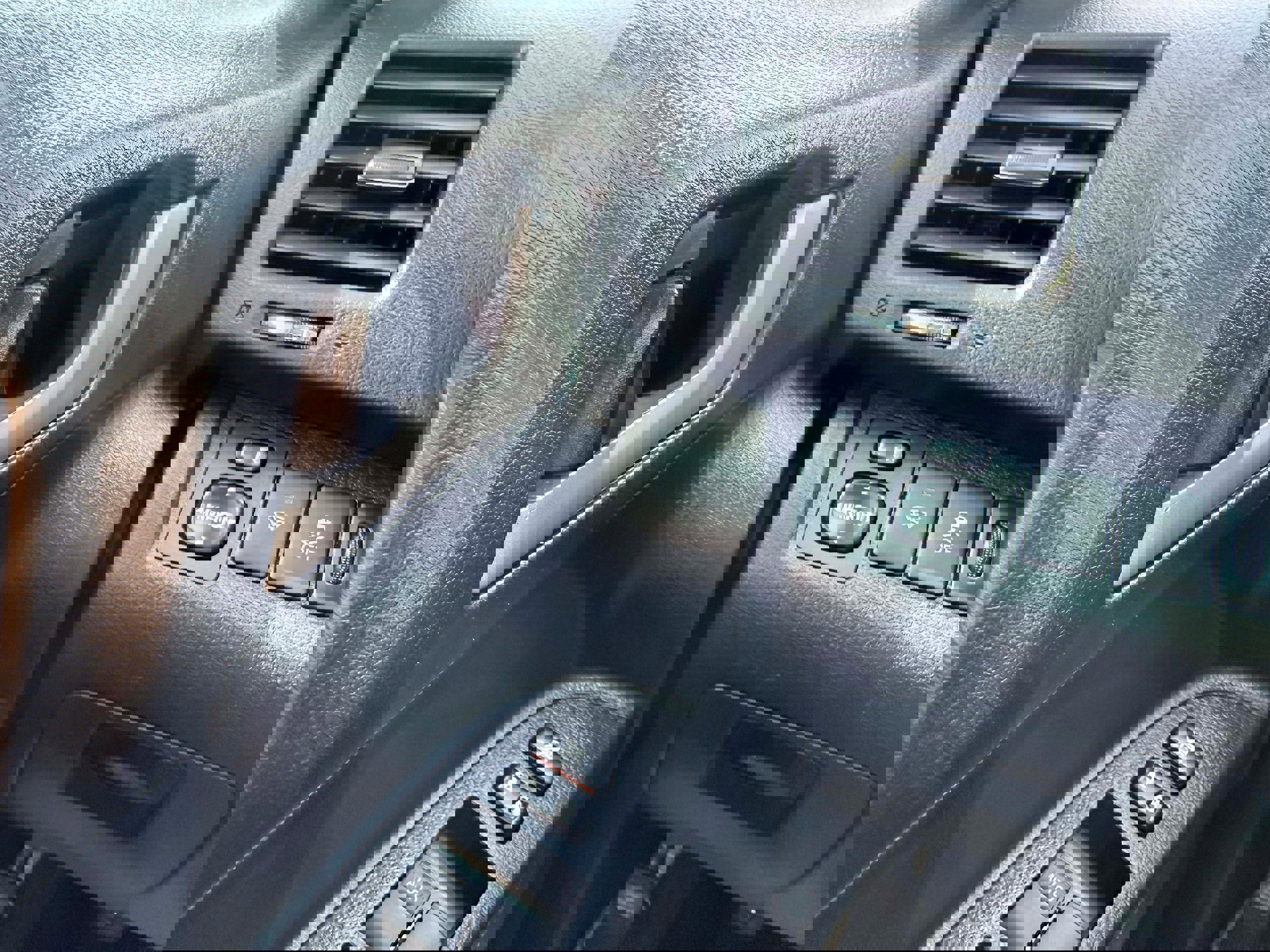 Used 2011 Toyota Highlander SE w/ Tow Pkg AWD/4WD image 17