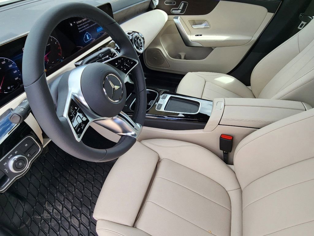Used 2025 Mercedes-Benz CLA 250 4MATIC image 11