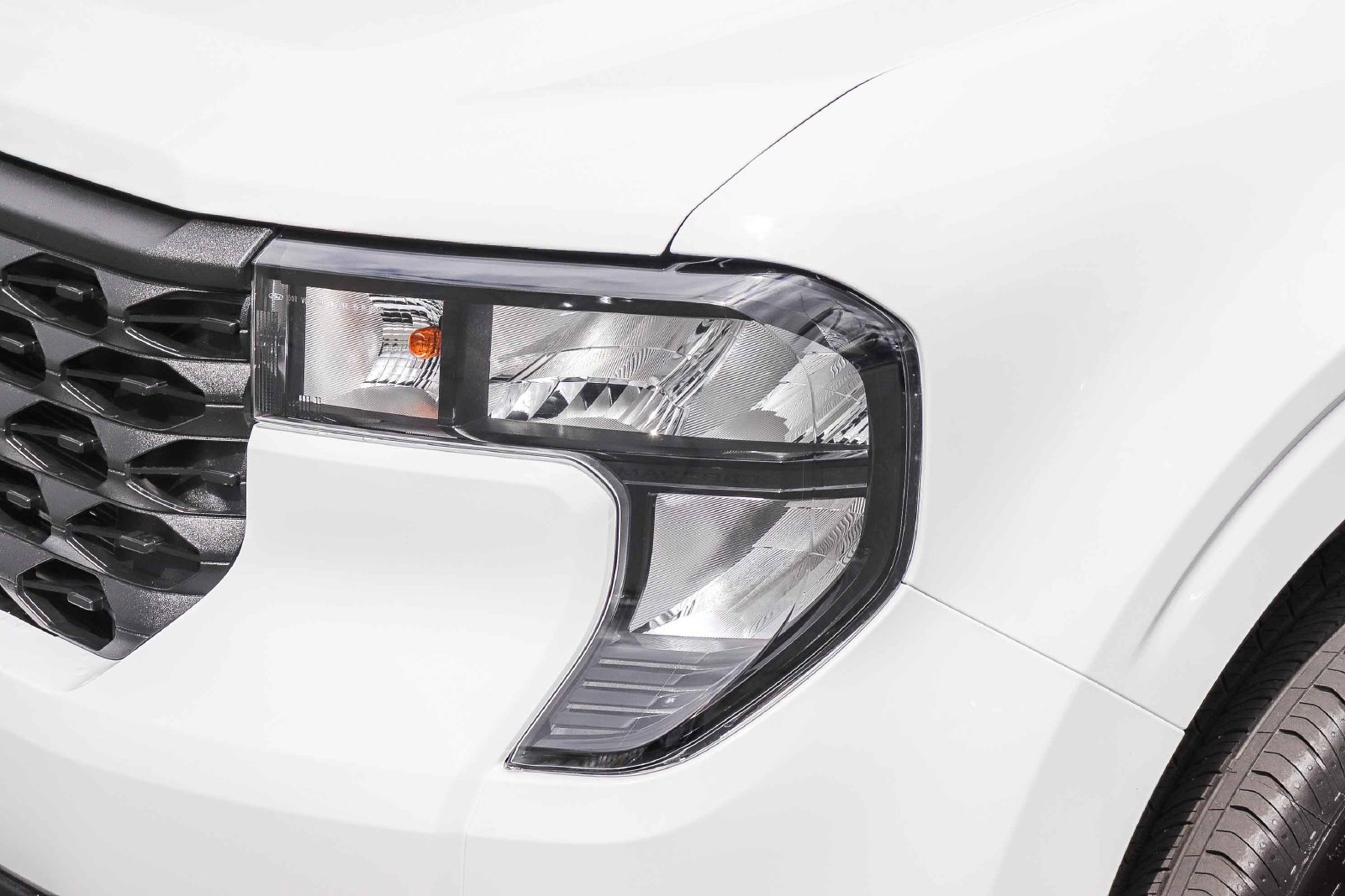 New 2026 Ford Maverick XLT w/ XLT Luxury Package FWD image 11